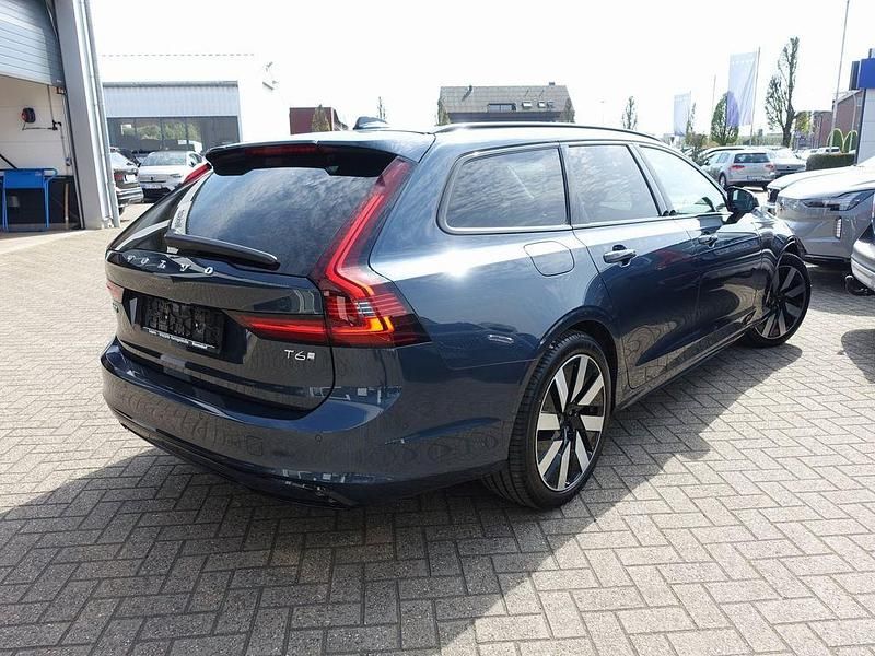 Second-hand Volvo V90 Plus 398 CP (292 kW) 2025 Albastru Break