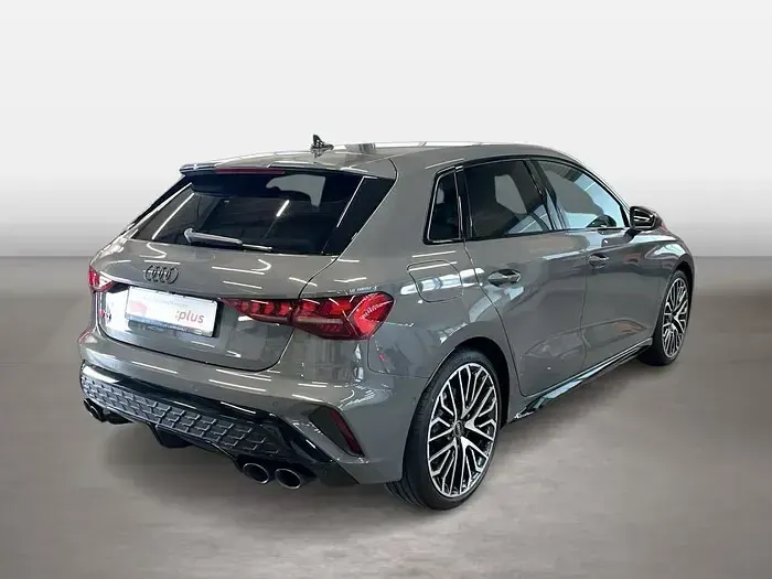 Gebraucht Audi S3 Ambiente 333 PS (244 kW) 2025 Nimbusgrau Limousine