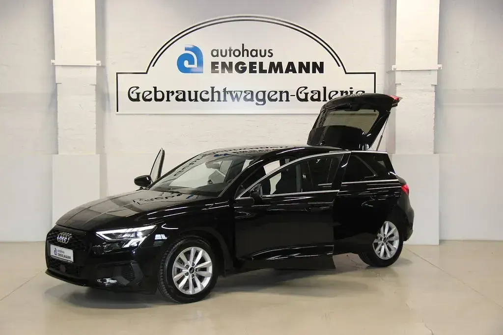 Gebraucht Audi A3 Basis 116 PS (85 kW) 2023 Schwarz Limousine