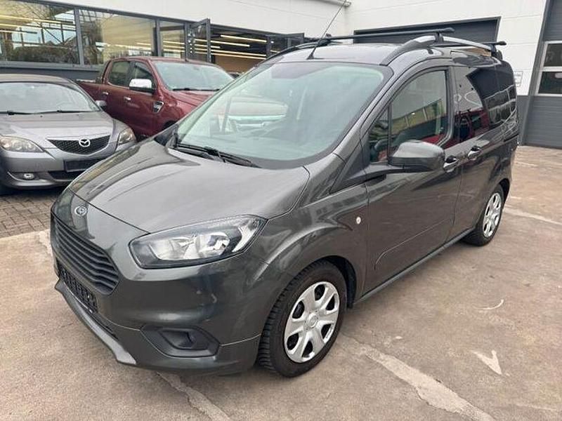 Grau Gebraucht 2018 Ford Tourneo Courier Trend Van / Kleinbus | 4.950 € (Fairer Preis) - Bild 1/4
