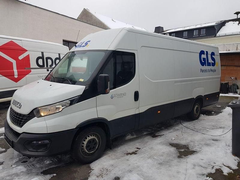 Weiß Gebraucht 2022 Iveco Daily Limousine | 15.464 € (Superpreis) - Bild 1/4