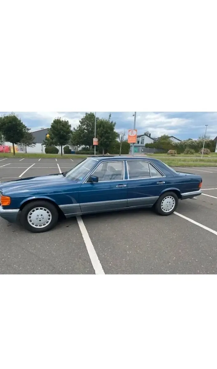 Używany Mercedes E420 218 KM (160 kW) 1986 Niebieski Sedan/Limuzyna
