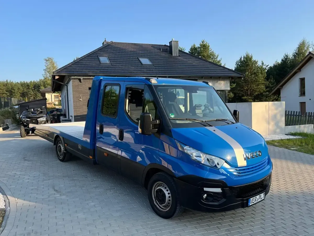 Gebraucht Iveco Daily 156 PS (114 kW) 2018 Blau Limousine