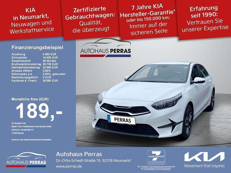 Deluxeweiß metallic Neu 2025 Kia Ceed Spirit Limousine | 28.880 € (Fairer Preis) - Bild 1/4
