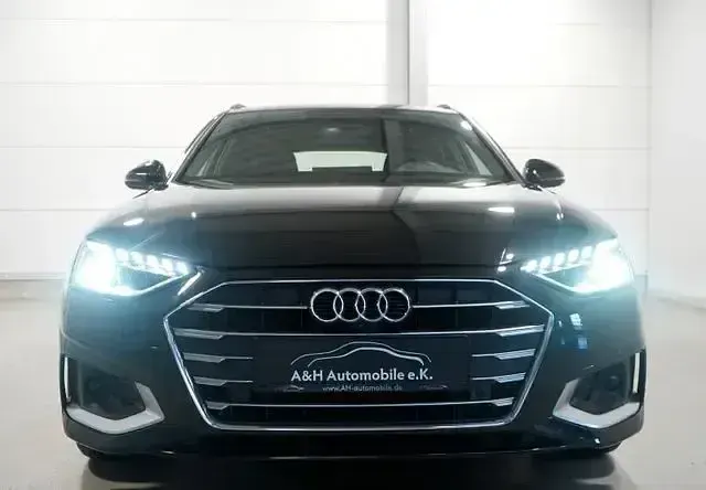 Gebraucht Audi A4 S-Line 163 PS (119 kW) 2023 Schwarz Kombi