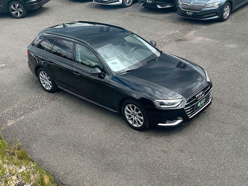 Mythosschwarz metallic Gebraucht 2022 Audi A4 Advanced Kombi | 15.900 € (Fairer Preis) - Bild 1/4