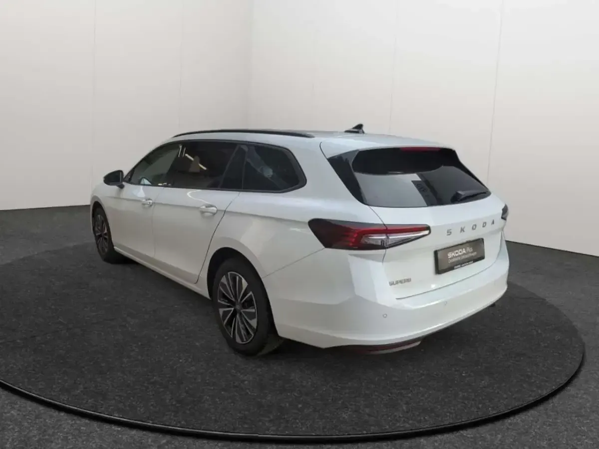 Gebraucht Skoda Superb Selection 204 PS (150 kW) 2025 Weiss Kombi