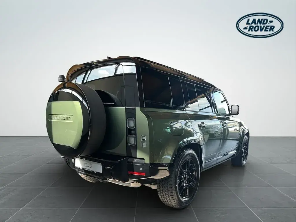 Neu Land Rover Defender SE Dynamic 249 PS (183 kW) 2026 Woolstone green SUV