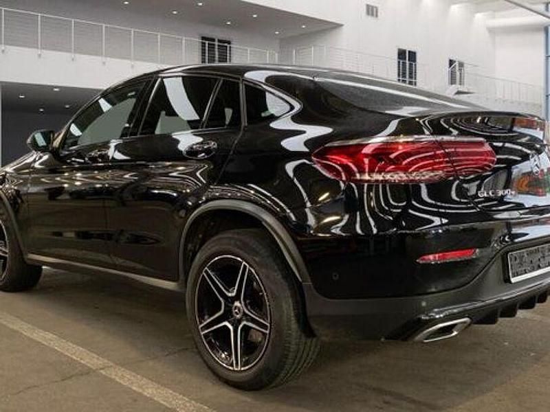 Gebraucht Mercedes GLC300e AMG 320 PS (235 kW) 2021 Schwarz Coupé
