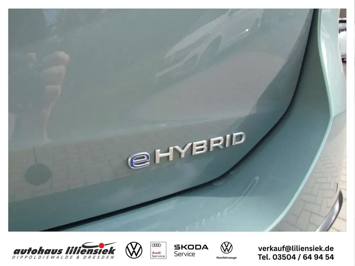 Gebraucht VW Passat Elegance 204 PS (150 kW) 2025 Grün Kombi