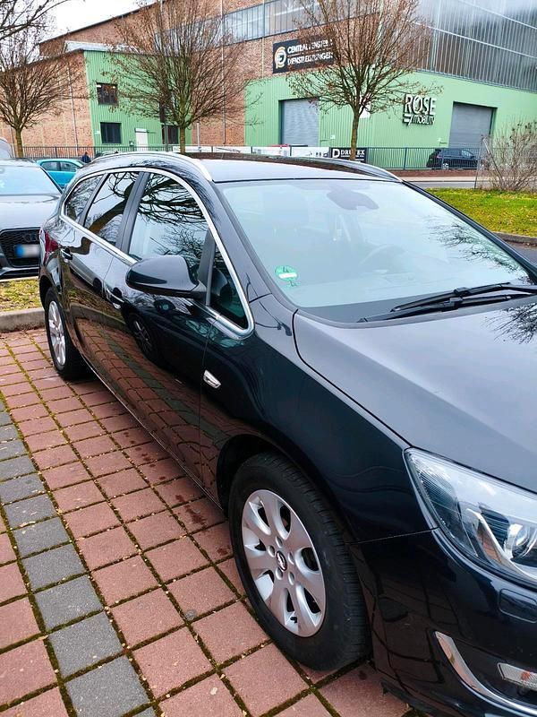 Gebraucht Opel Astra 110 PS (80 kW) 2015 Schwarz Kombi