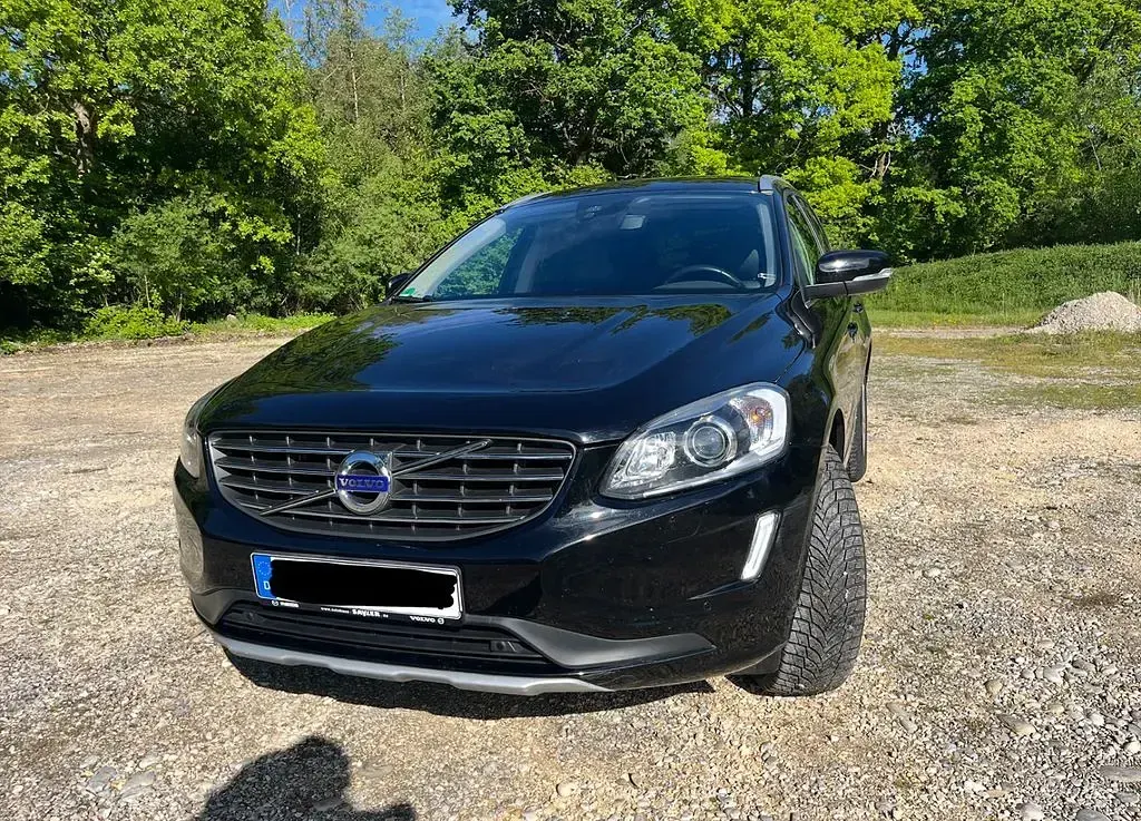 Używany Volvo XC60 Summum 190 KM (139 kW) 2017 Czarny SUV