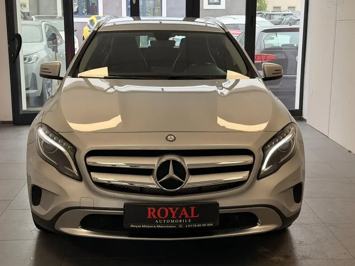 Gebraucht Mercedes GLA200 156 PS (114 kW) 2015 Silber SUV