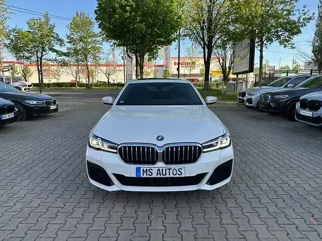 Gebraucht BMW 545e M Sport 394 PS (289 kW) 2023 Weiß Limousine