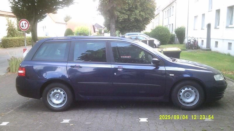 Blau Gebraucht 2003 Fiat Stilo Kombi | 550 € (Guter Preis) - Bild 1/4