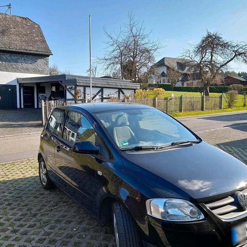 Gebraucht VW Fox 55 PS (40 kW) 2009 Schwarz Kleinwagen