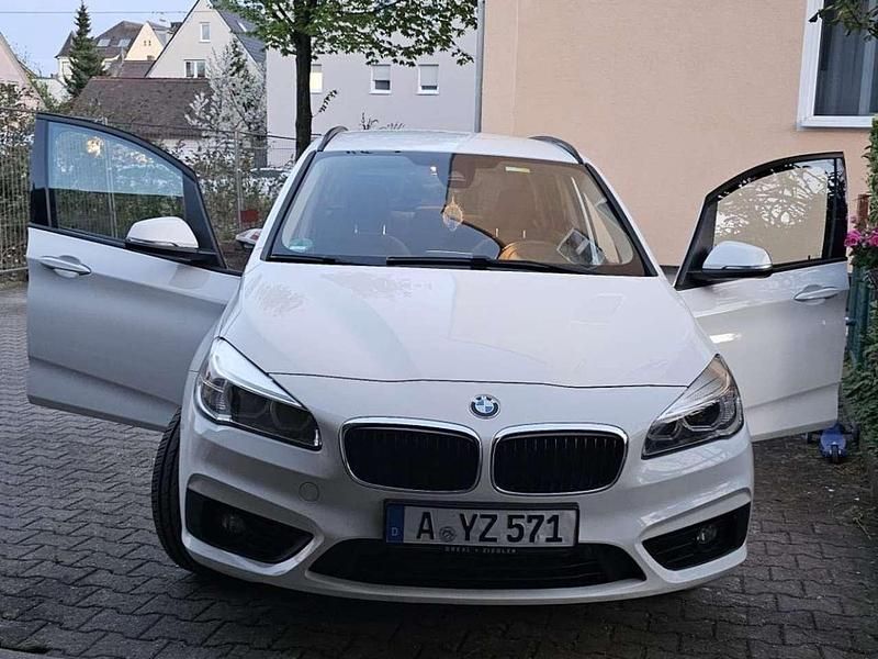 Weiß Gebraucht 2017 BMW 218 Van / Kleinbus | 15.500 € (Fairer Preis) - Bild 1/4
