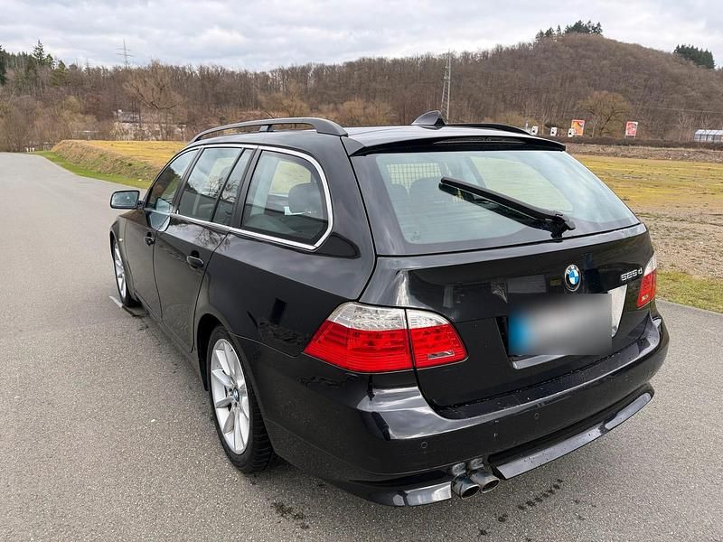 Second-hand BMW 525 197 CP (144 kW) 2009 Negru Break