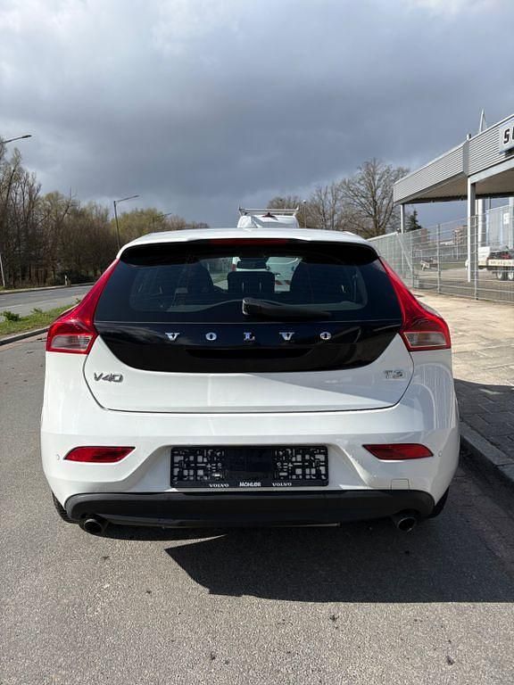 Gebraucht Volvo V40 Kinetic 150 PS (110 kW) 2012 Weiß Kleinwagen