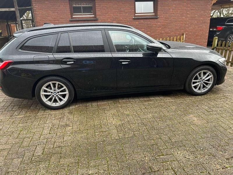 Gebraucht BMW 320 Advantage 190 PS (139 kW) 2019 Schwarz Kombi