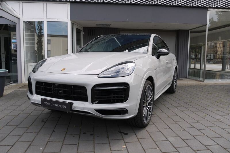 Grau Gebraucht 2023 Porsche Cayenne Platinum Edition SUV | 110.990 € - Bild 1/4