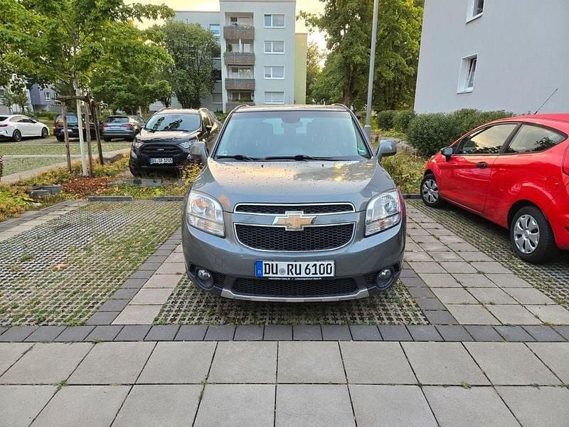 Grau Gebraucht 2011 Chevrolet Orlando LT Van / Kleinbus | 4.600 € (Fairer Preis) - Bild 1/4