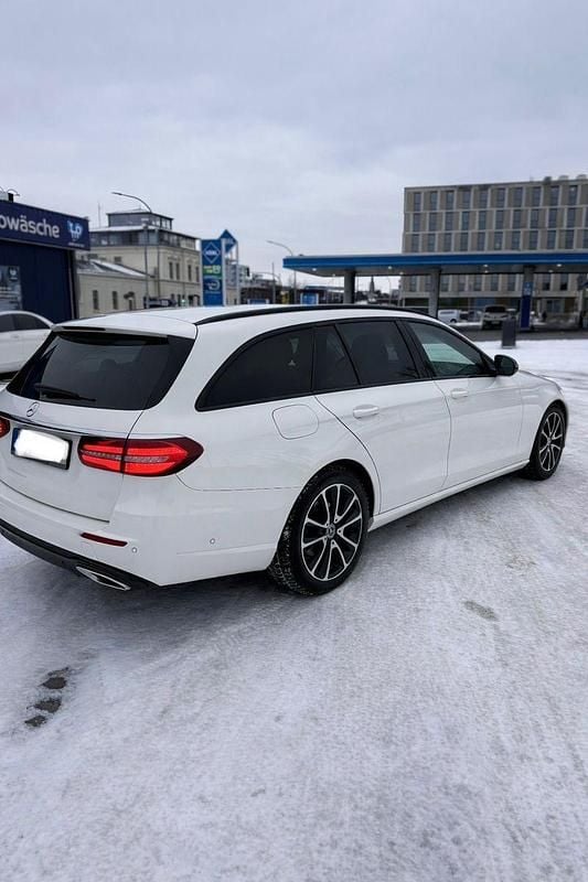 Gebraucht Mercedes E220 Avantgarde 194 PS (142 kW) 2019 Weiß Kombi