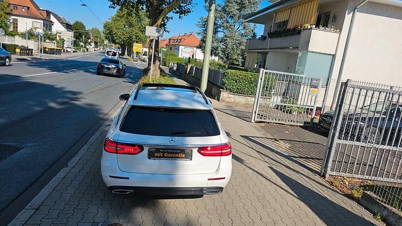 Gebraucht Mercedes E220 194 PS (142 kW) 2018 Weiß Kombi