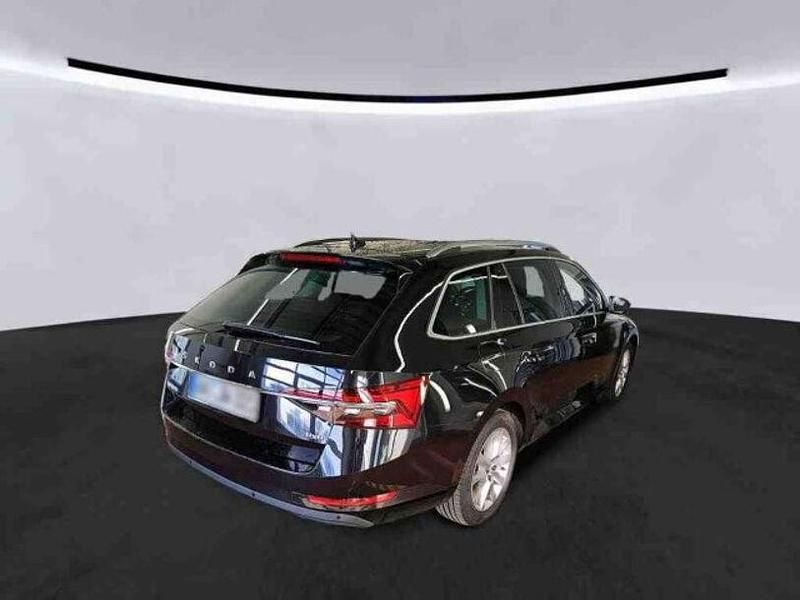 Gebraucht Skoda Superb Style 200 PS (147 kW) 2023 Blackmagic perleffekt Kombi