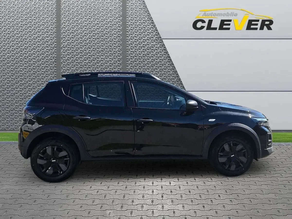 Neu Dacia Sandero Essentiel 110 PS (80 kW) 2026 Schwarz SUV