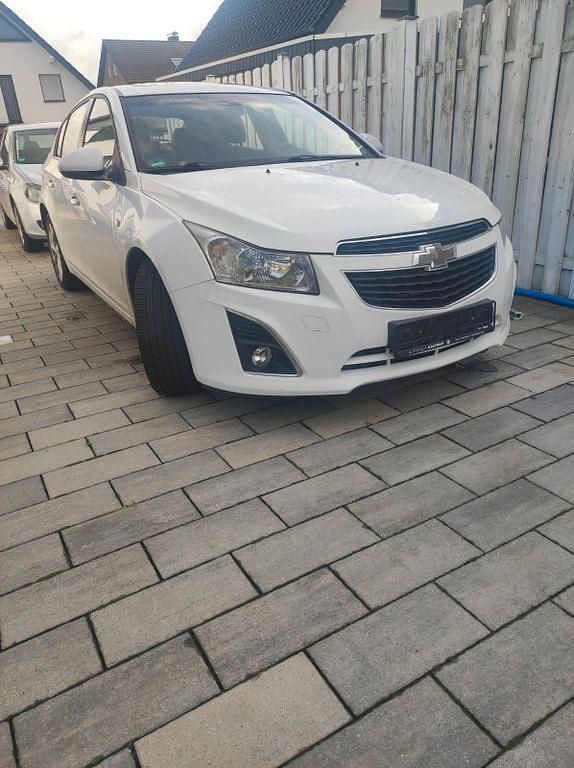 Weiß Gebraucht 2013 Chevrolet Cruze LTZ Limousine | 4.499 € (Fairer Preis) - Bild 1/4