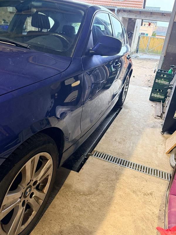 Gebraucht BMW 116 122 PS (89 kW) 2011 Blau Kleinwagen