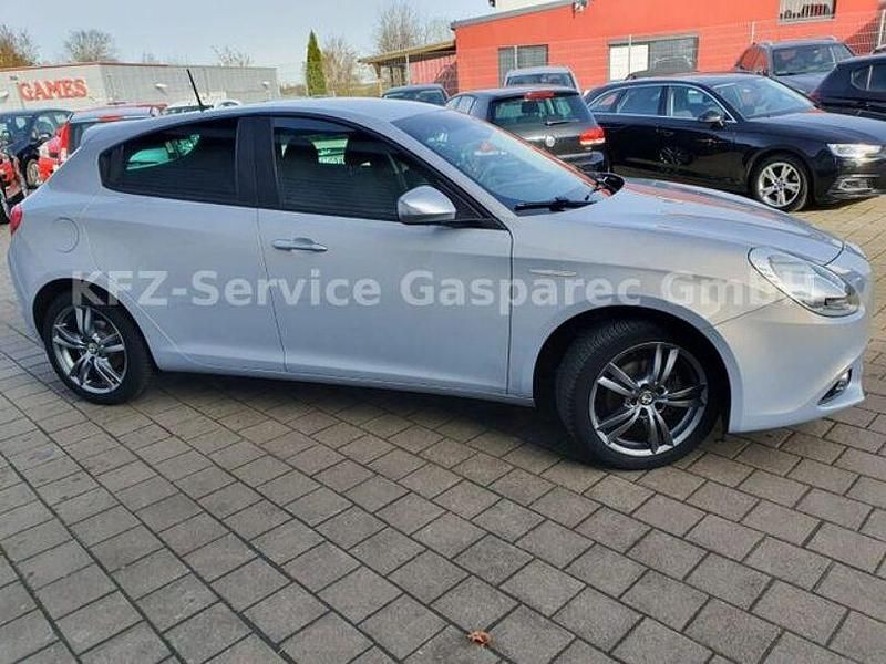 Gebraucht Alfa Romeo Giulietta Veloce 120 PS (88 kW) 2015 Silber Limousine