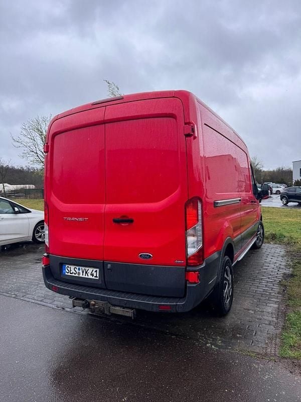 Gebraucht Ford Transit Trend 131 PS (96 kW) 2019 Rot Limousine