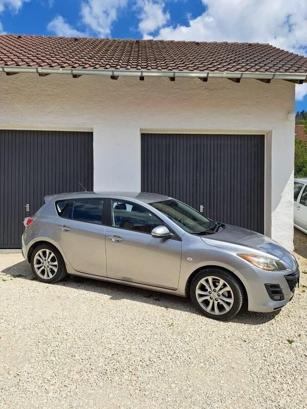 Grau Gebraucht 2010 Mazda 3 Limousine | 5.950 € - Bild 1/4