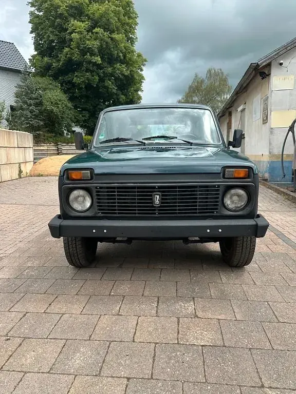 Gebraucht Lada niva 82 PS (60 kW) 2009 Grün SUV