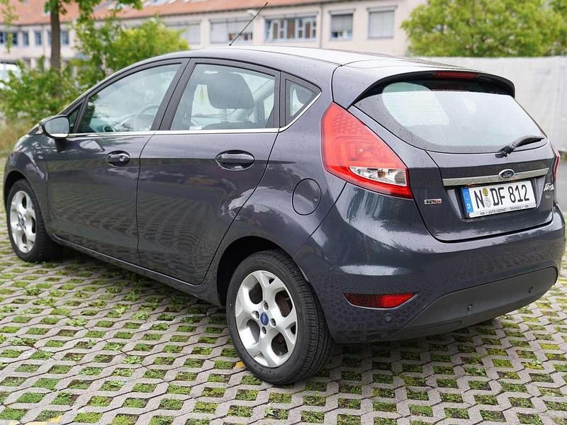 Grau Gebraucht 2011 Ford Fiesta Ambiente Kleinwagen | 2.999 € (Guter Preis) - Bild 1/4