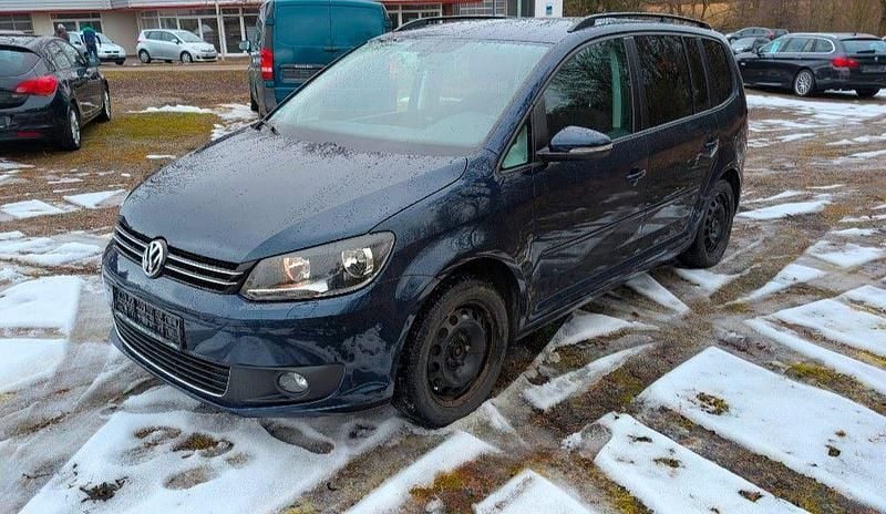 Blau Gebraucht 2015 VW Touran Comfortline Van / Kleinbus | 9.100 € (Superpreis) - Bild 1/4