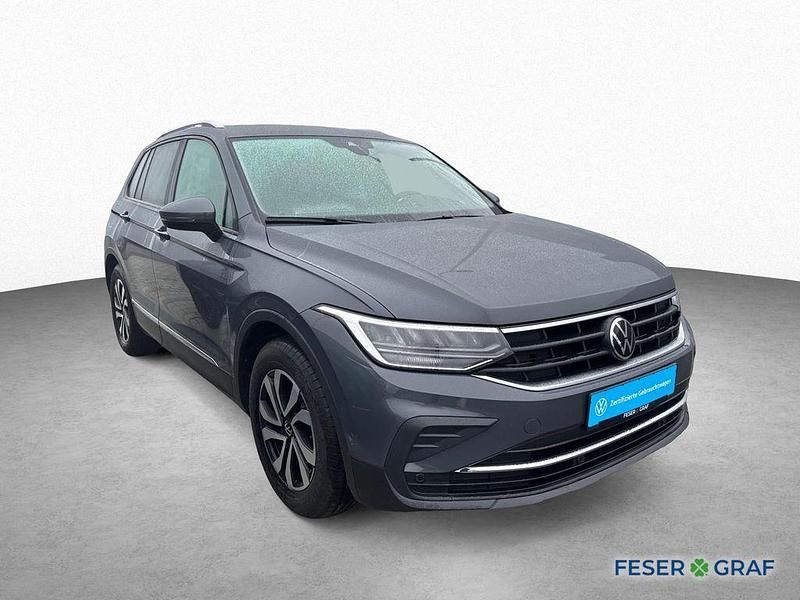 Gebraucht VW Tiguan Active 122 PS (89 kW) 2022 Delfingrau metallic SUV
