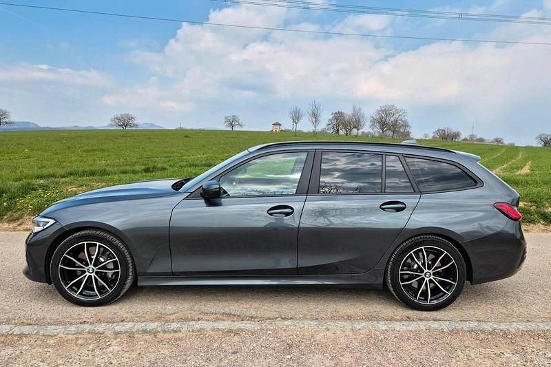 Używany BMW 330 Advantage 258 KM (189 kW) 2020 Szary Kombi