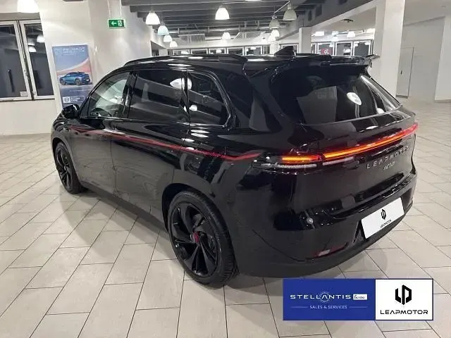 Gebraucht Leapmotor C10 439 kW (598 PS) 2026 Schwarz SUV