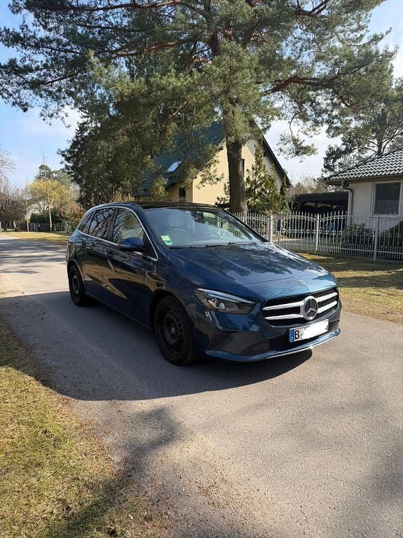 Gebraucht Mercedes B200 163 PS (119 kW) 2019 Blau Van / Kleinbus