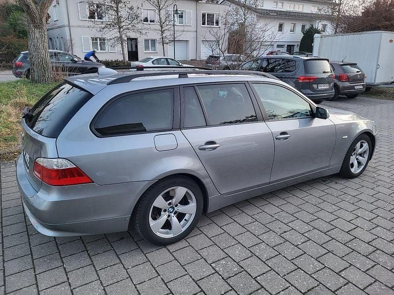 Grau Gebraucht 2006 BMW 530 Kombi | 3.600 € (Superpreis) - Bild 1/4