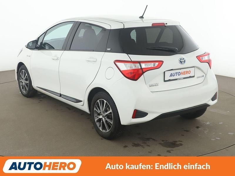 Gebraucht Toyota Yaris Hybrid Team 101 PS (74 kW) 2020 Weiß Kleinwagen