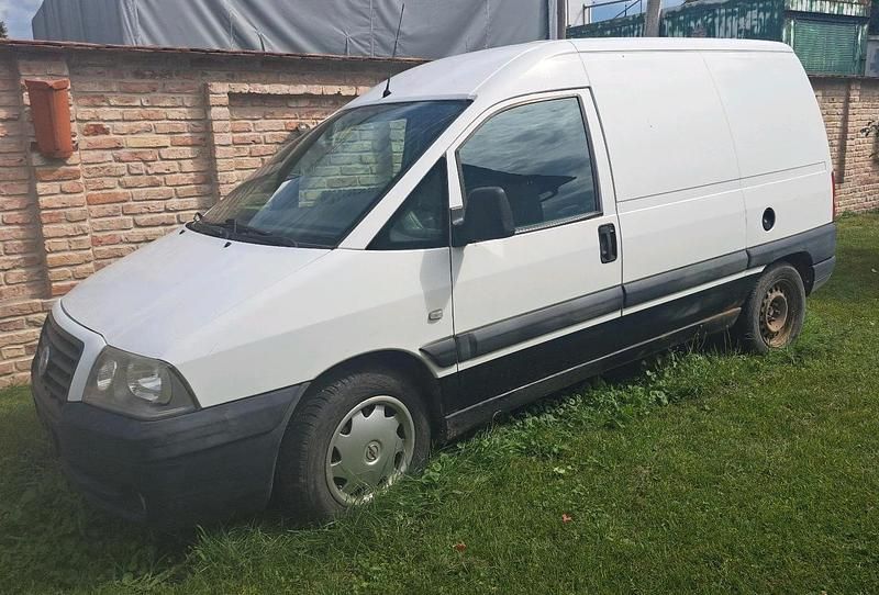 Weiß Gebraucht 2005 Fiat Scudo Van / Kleinbus | 499 € - Bild 1/4