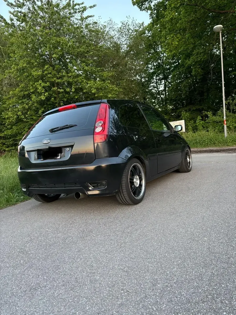 Gebraucht Ford Fiesta 80 PS (58 kW) 2005 Schwarz Kleinwagen