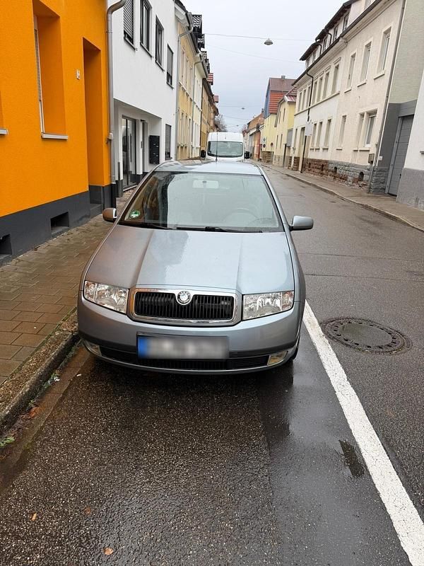 Blau Gebraucht 2002 Skoda Fabia Limousine | 1.350 € (Fairer Preis) - Bild 1/3