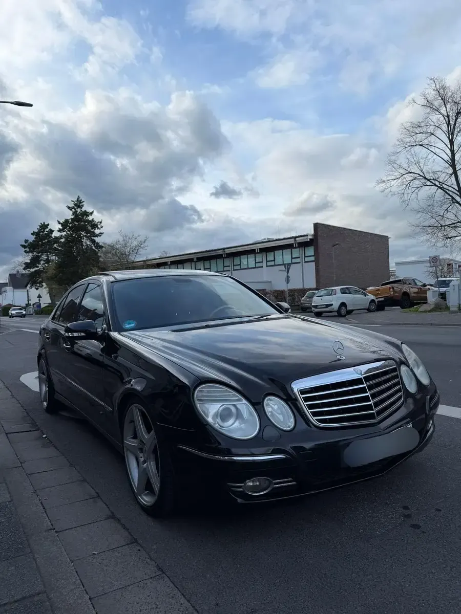 Gebraucht Mercedes E320 224 PS (164 kW) 2008 Andere farben Limousine