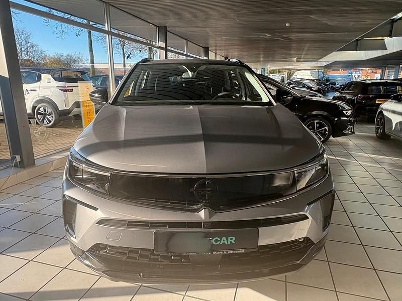 Grau metallic Gebraucht 2024 Opel Grandland X SUV | 28.590 € (Etwas zu teuer) - Bild 1/1