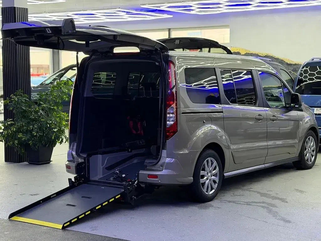 Gebraucht Ford Tourneo Connect 120 PS (88 kW) 2017 Gold Van / Kleinbus